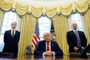 摇卦免费美国国会预算办公室称共和党税收法案将使财政赤字增加2.4万亿美元