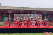 摇卦免费中外儿童在北京宋庆龄故居庆祝“六一”国际儿童节